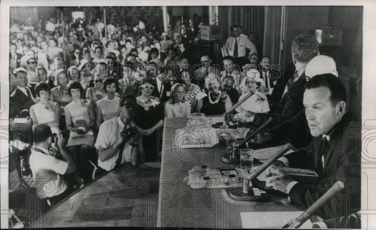 1963 Press Photo Cooper at a press conference at Cape Canaveral with family- Historic Images