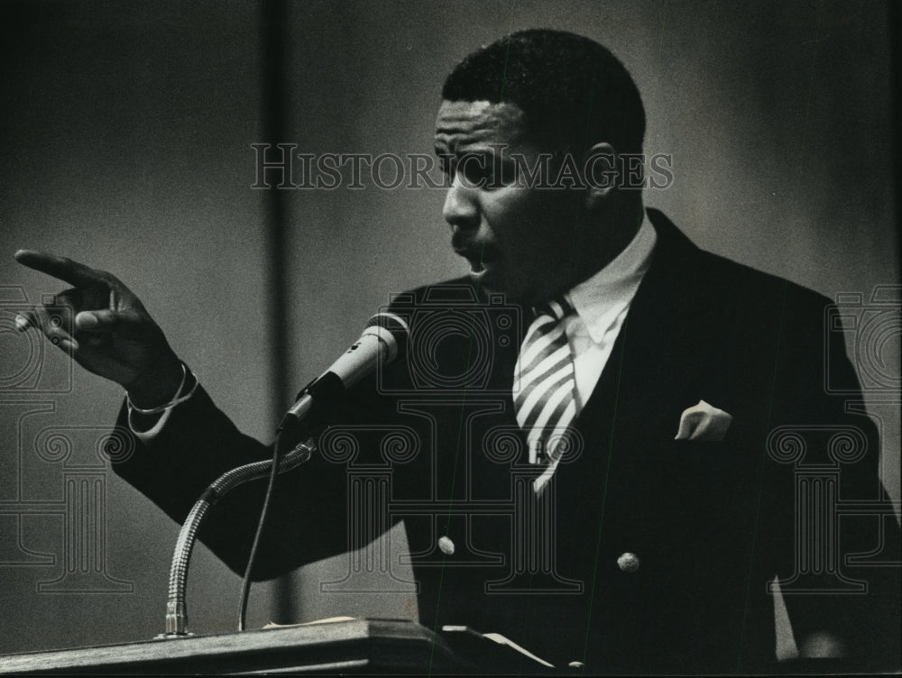 1989 Press Photo Rev. Haman Cross, Milwaukee Baptist Church Pastor - mja89458 - Historic Images