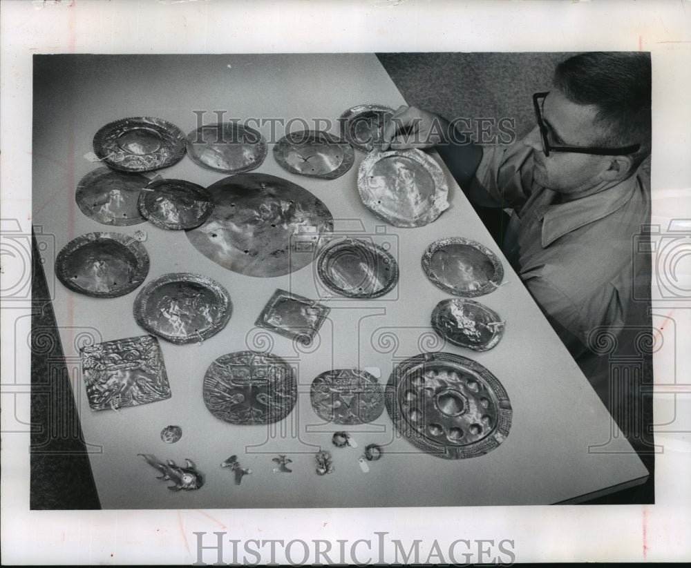 1965 Milwaukee Museum Gold Exhibit, Lee Parsons Curator - Historic Images