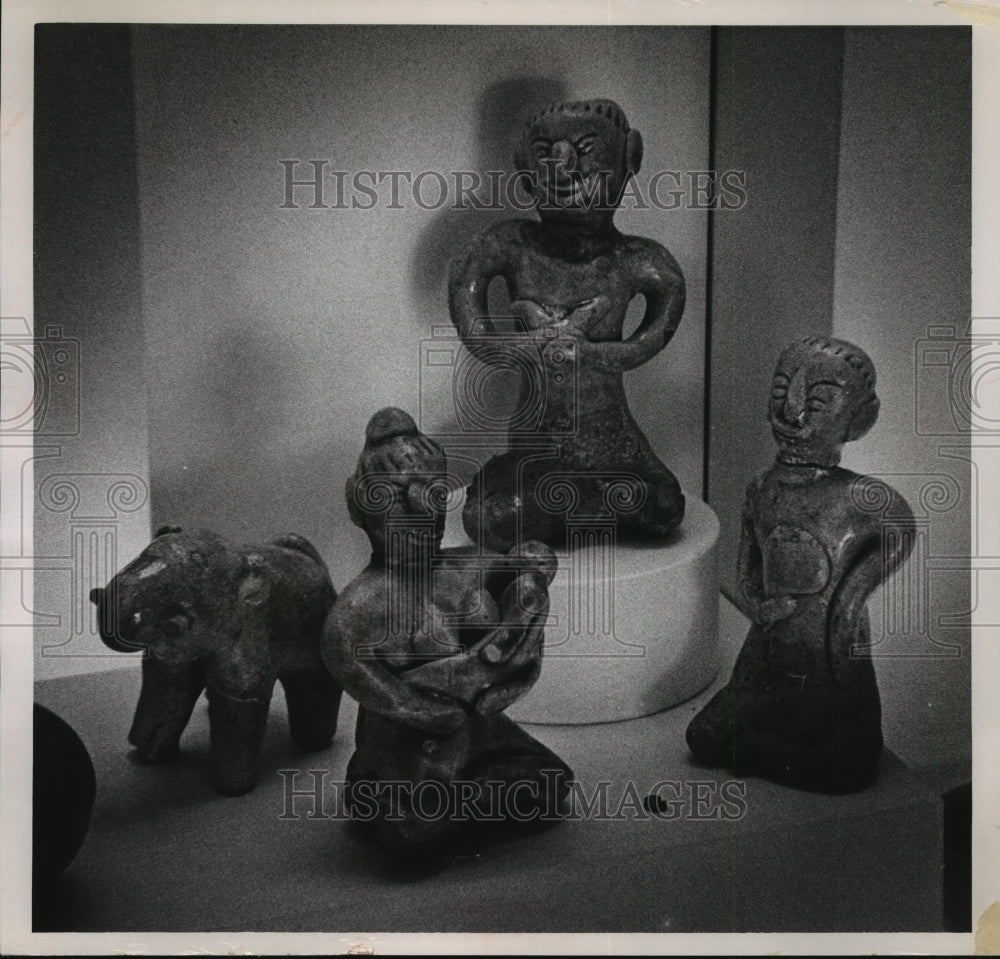 1966 Press Photo Pottery of 14th, 16th Century Thailand at Milwaukee Museum - Historic Images