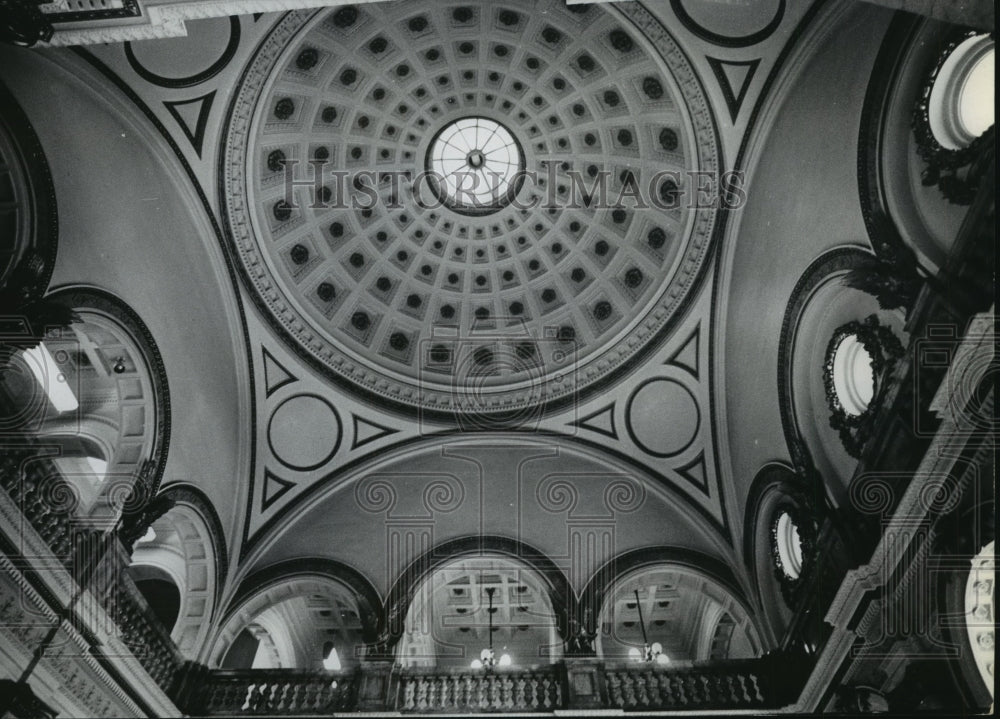 Press Photo Rotunda at Milwaukee Museum and Library - mja90057 - Historic Images