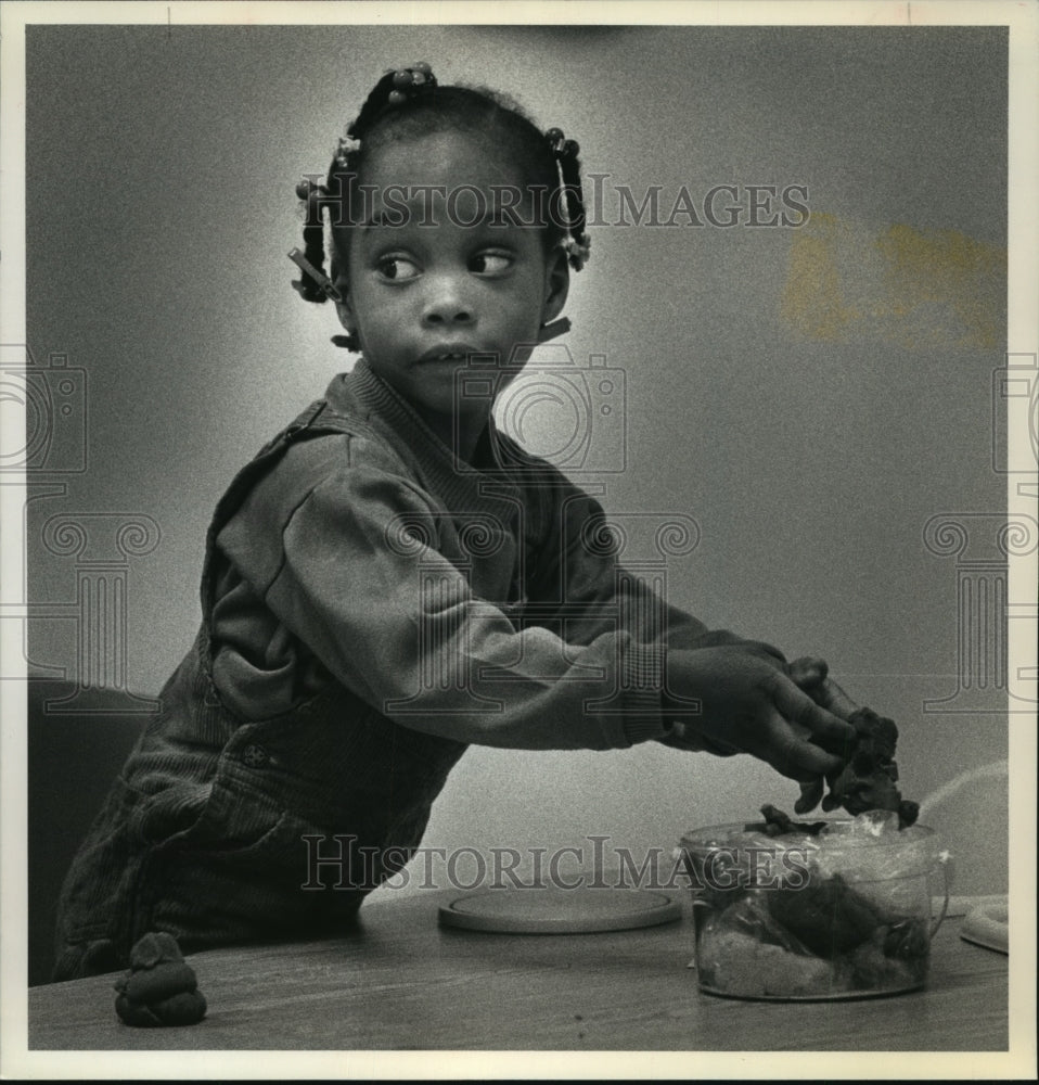 1990 Press Photo Layota during playtime at Willow Tree Child Development Center - Historic Images