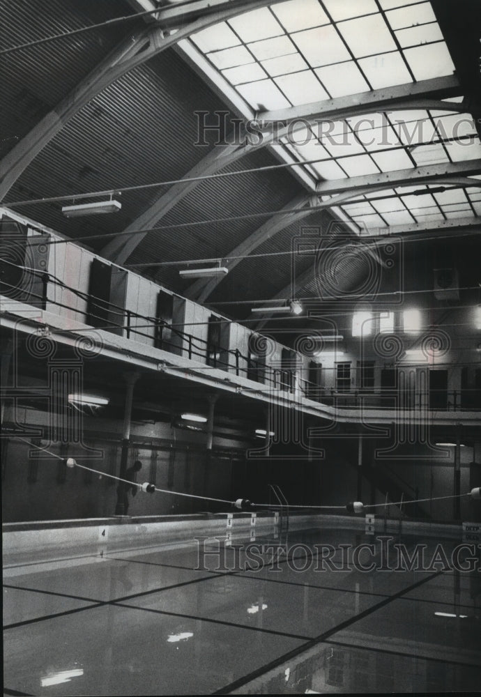 1975 Press Photo The city of Milwaukee&#39;s natatorium at 1646 S. 14th Street. - Historic Images