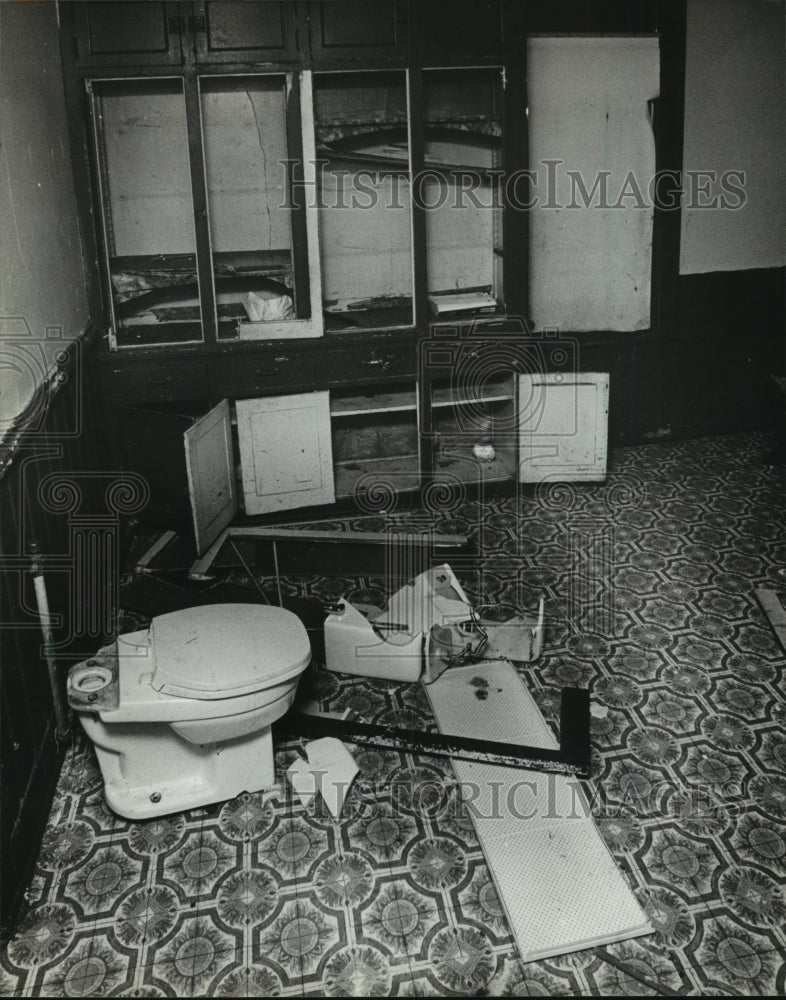 1982 Press Photo work of vandals distroying property at 2509 West Medford Avenue-Historic Images