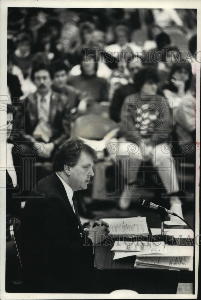 1990 Press Photo David L. Cronin Elmbrook Schools Superintendent - mja90420 - Historic Images