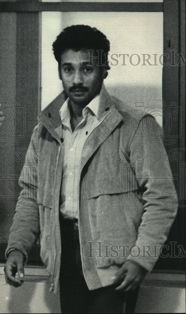 1984 Press Photo Luis Daluz makes appearance in court; Charge: drug possession-Historic Images
