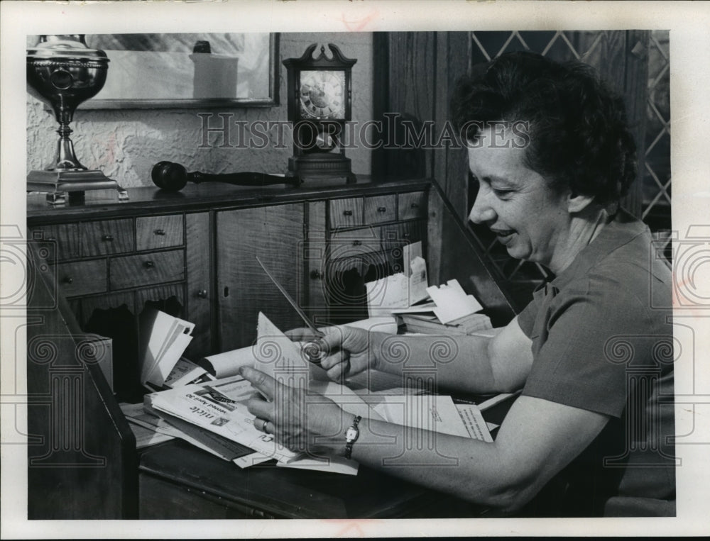 1965 Press Photo Mrs. George Dinges, Clubwoman, Milwaukee - Historic Images