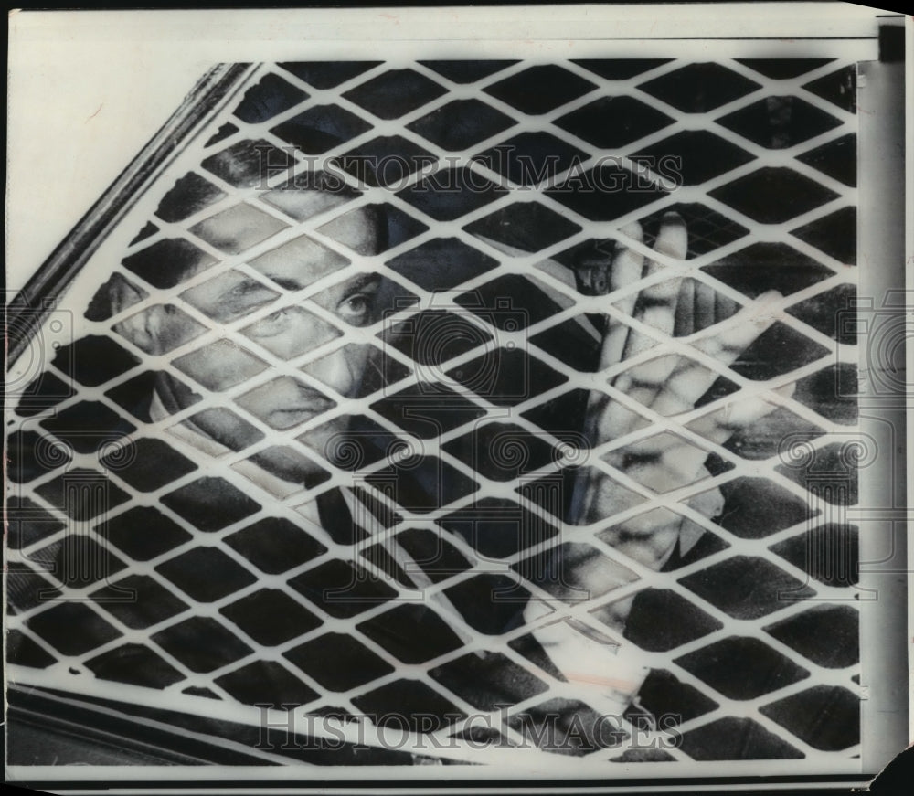 1967 Press Photo Doctor Carl Coppolino in a police car, heading to prison - Historic Images