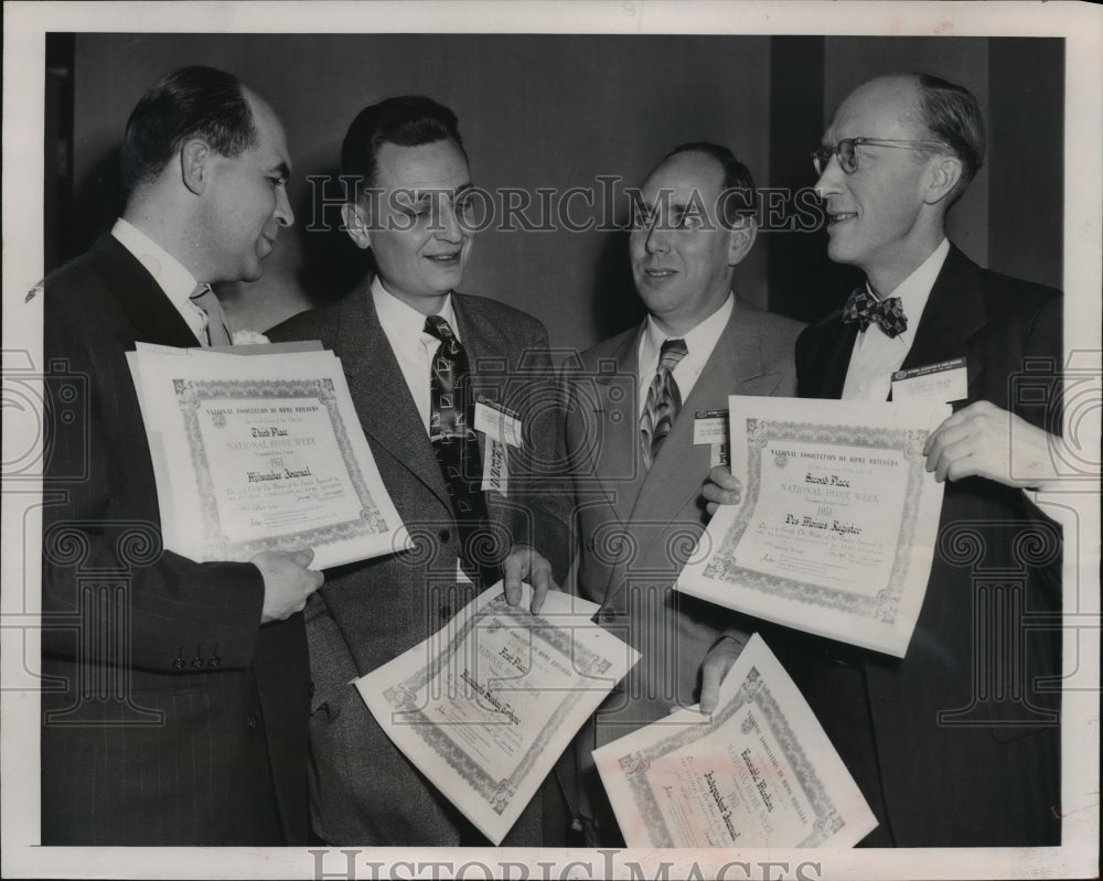 1952 Press Photo Milwaukee Journal wins award from Home Builders&#39; Association-Historic Images