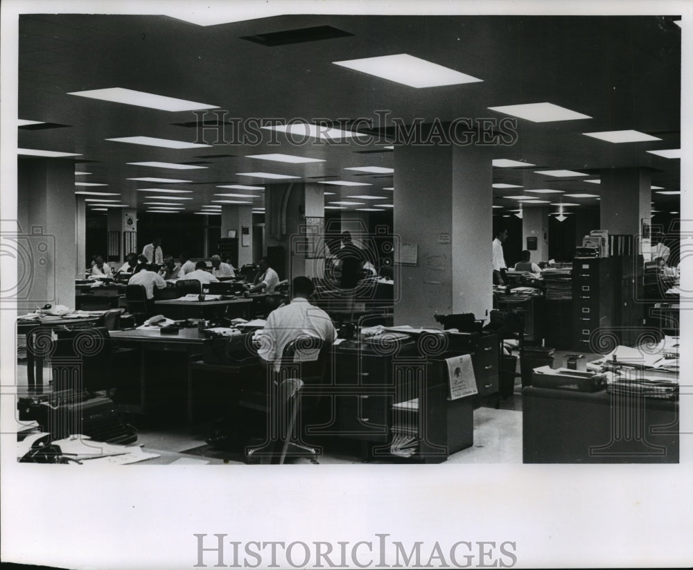 1963 Press Photo Milwaukee journal Sentinel Editorial Floor - Historic Images