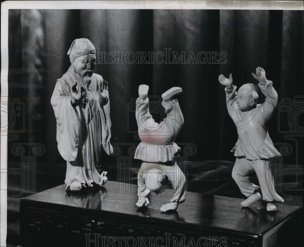 1960 Press Photo 19th Century Chinese Carving; Gift to Milwaukee Public Museum - Historic Images