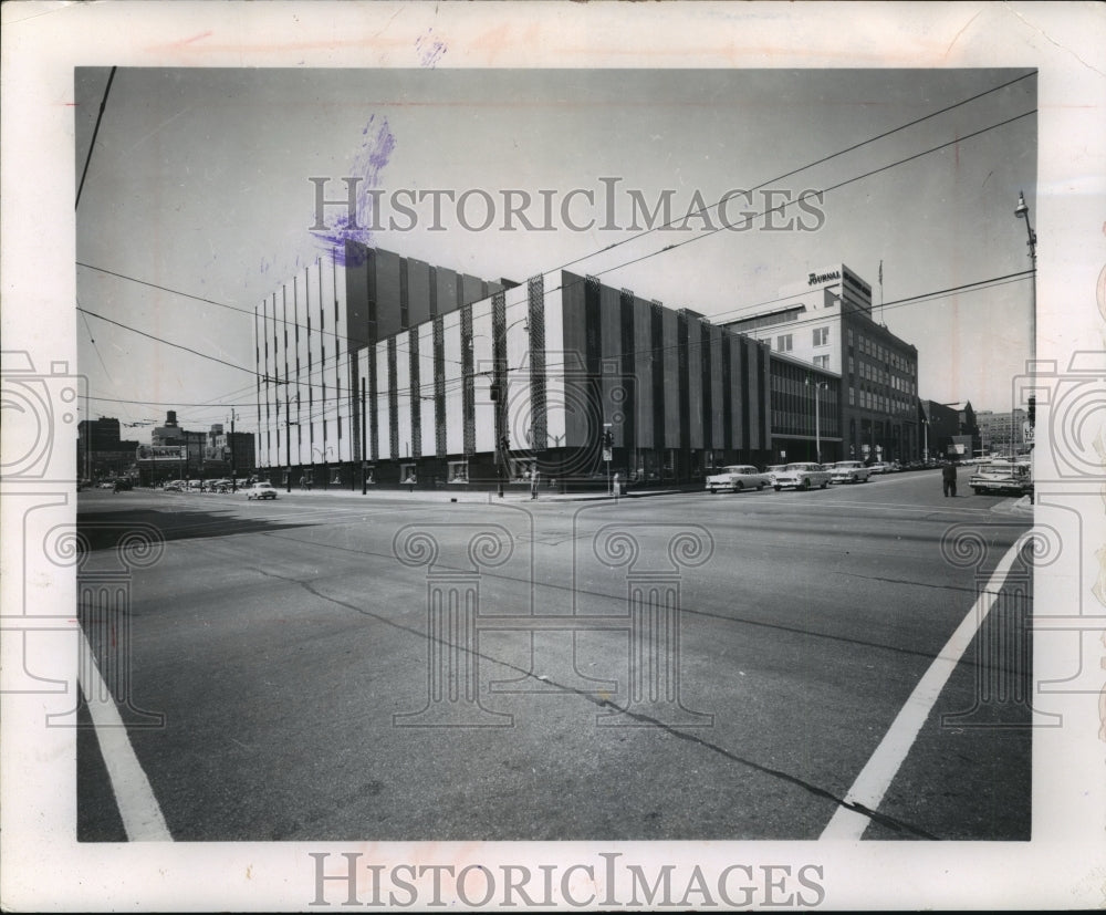 1962 Press Photo Exterior of Milwaukee Journal Building - Historic Images