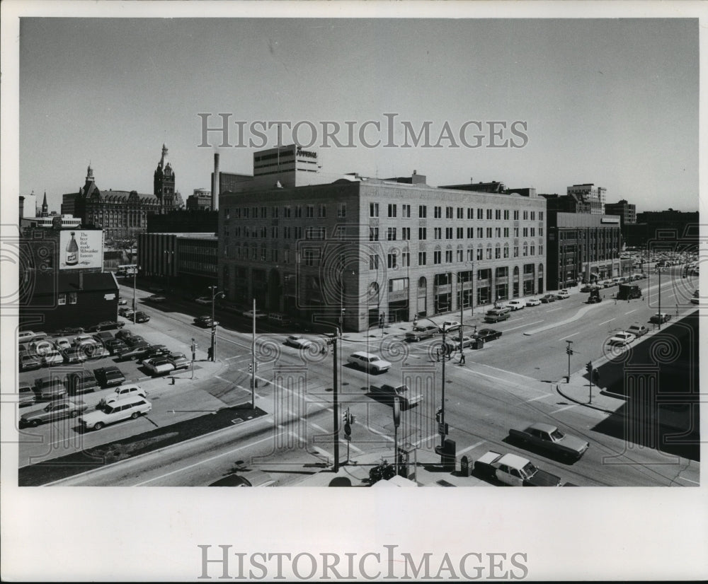 1969 Press Photo Exterior of Milwaukee Journal Building, Milwaukee, Wisconsin-Historic Images