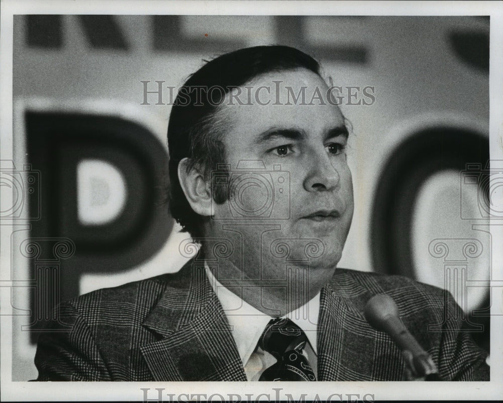 1975 Press Photo Francis R. Croak, attorney, Milwaukee, Wisconsin - mja91180 - Historic Images