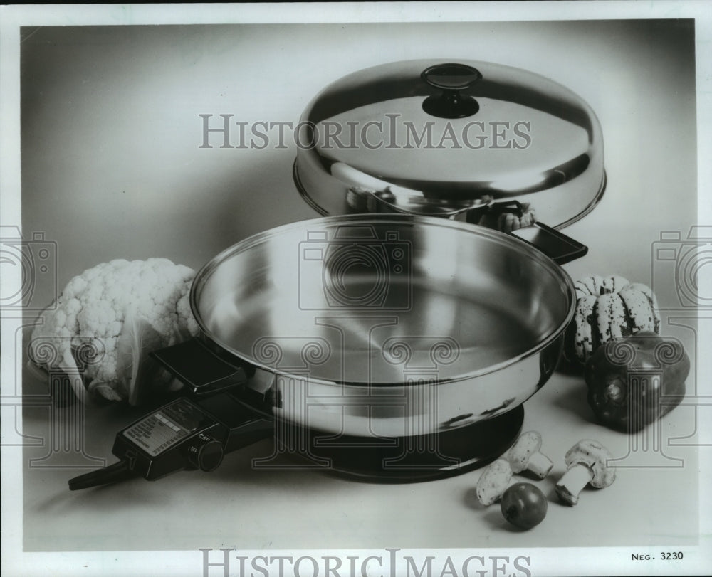 1983 Press Photo Electric Skillet from West Bend Company - mja91251-Historic Images
