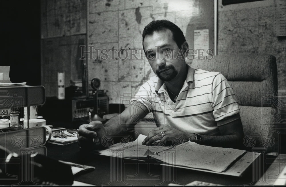 1989 Press Photo Greg Cruz of Racine, owner of fast growing Hispanic Business - Historic Images