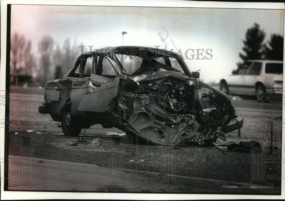 1993 Press Photo Jamie Danowski&#39;s destroyed car; fatal head-on collision - Historic Images