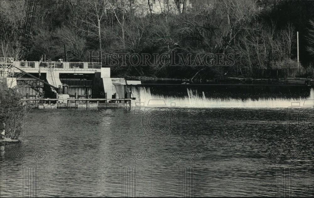 1986 Press Photo North Ave Dam may be removed to improve Milwaukee river - Historic Images