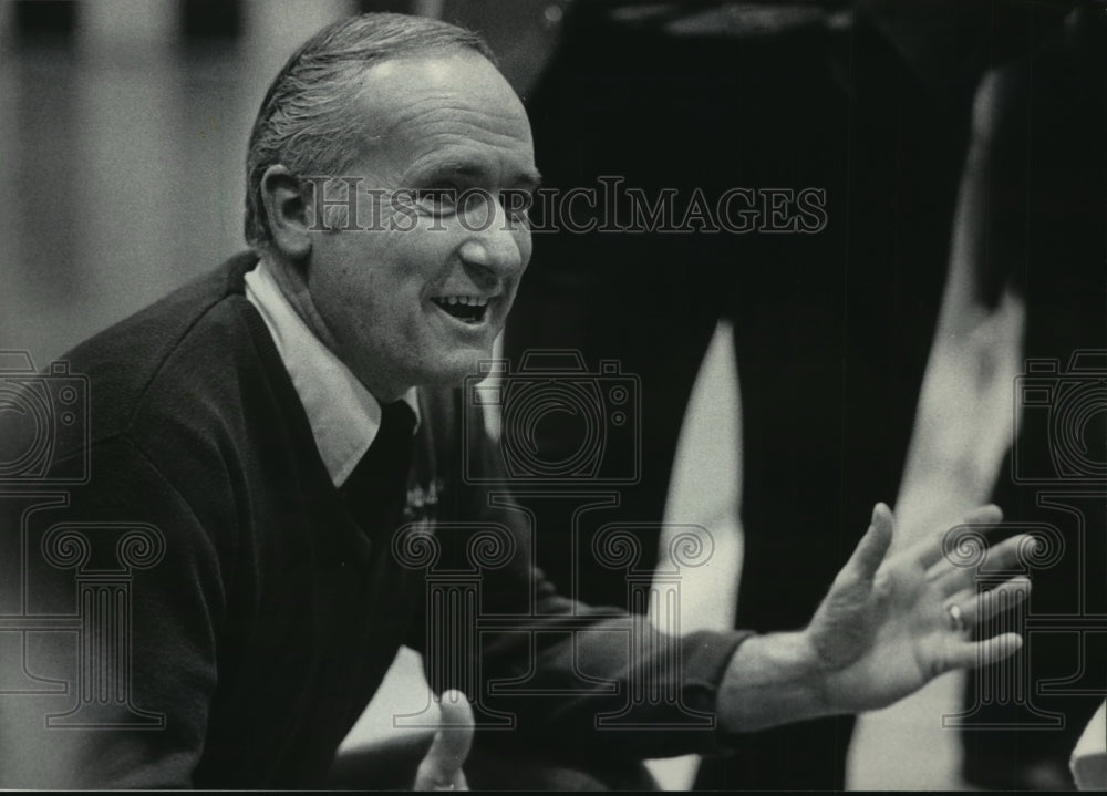 1985 Press Photo Dominican H.S. Basketball Coach Bill Crowley. - mja91309 - Historic Images