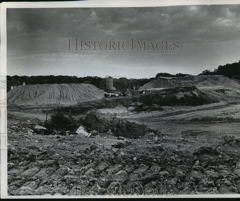 1970 Press Photo Landfill Site Near Delafield, Wisconsin - mja91355-Historic Images