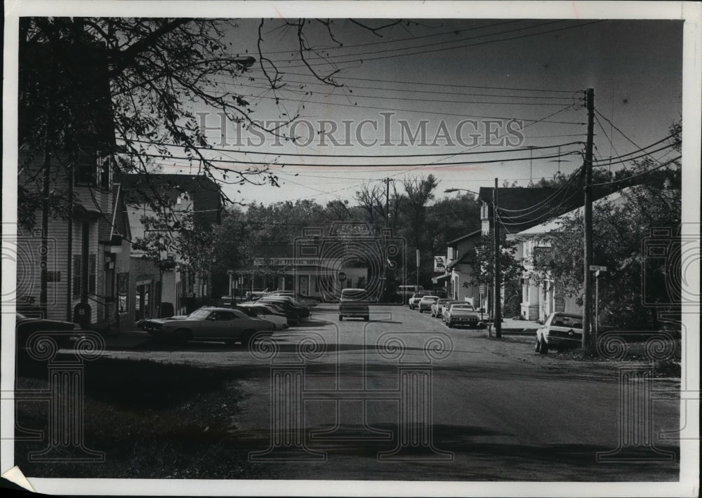 Press Photo View of Milwaukee Street in Delafield, Wisconsin - Historic Images