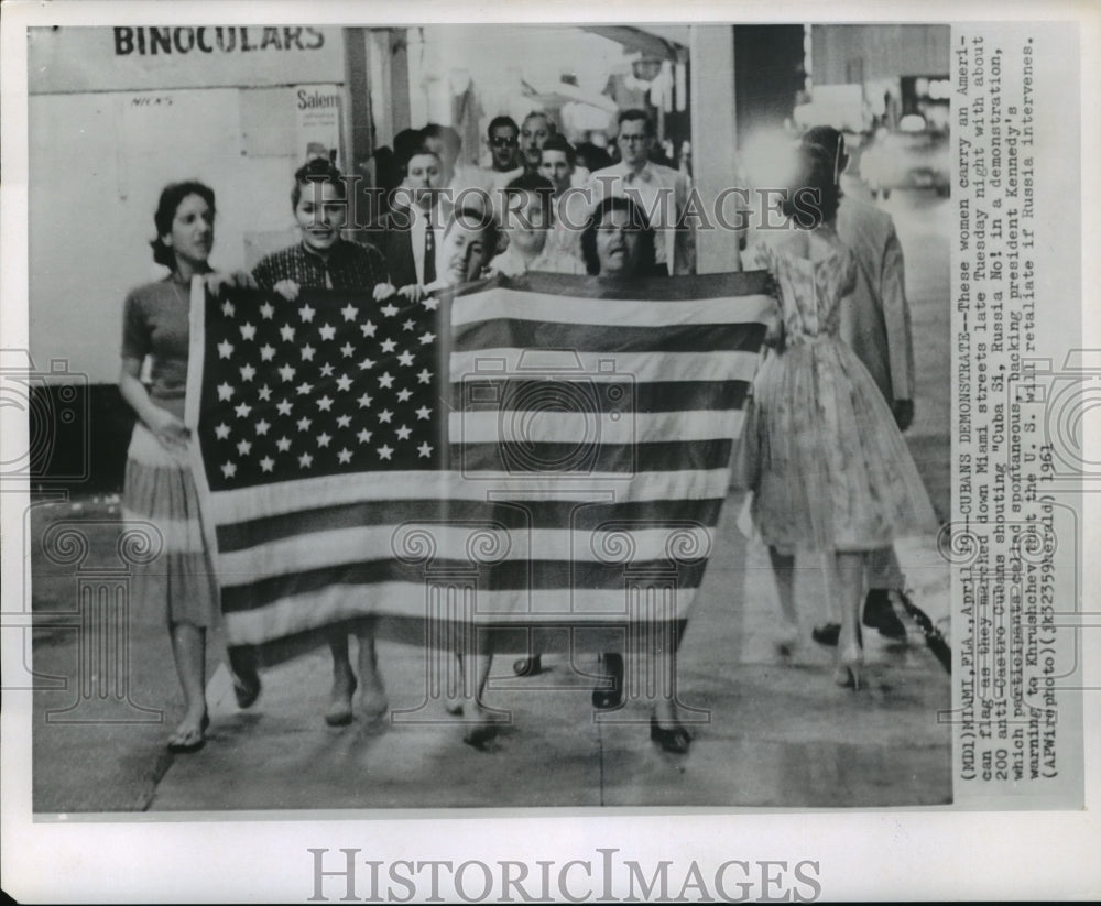 1964 Press Photo Cuban Refugees Demonstrate Against Castro and Russia in Miami - Historic Images