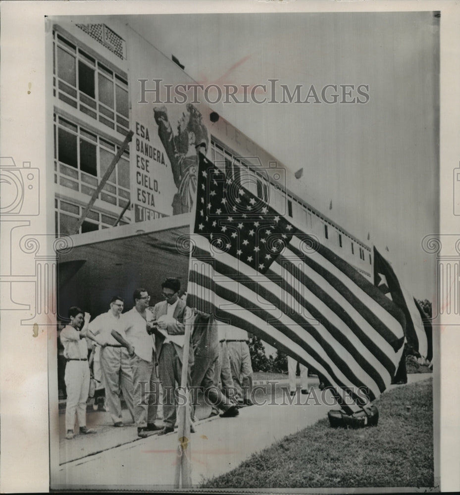 1964 Press Photo U.S. flag flew at the University of Oriente in Santiago, Cuba.-Historic Images