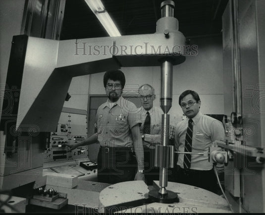 1986 managers of Caterpillar see Milwaukee Gear worker inspect gears-Historic Images