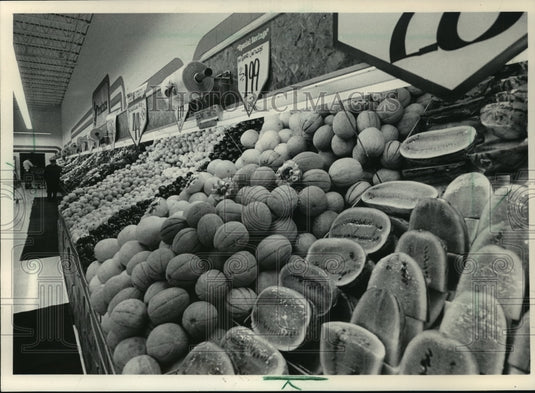 1983 Press Photo Melons take up a small part of the produce section of Cub Foods-Historic Images