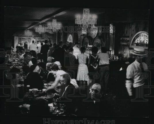 1964 Press Photo Standing room only on Saturday nights at the Crystal Palace.-Historic Images