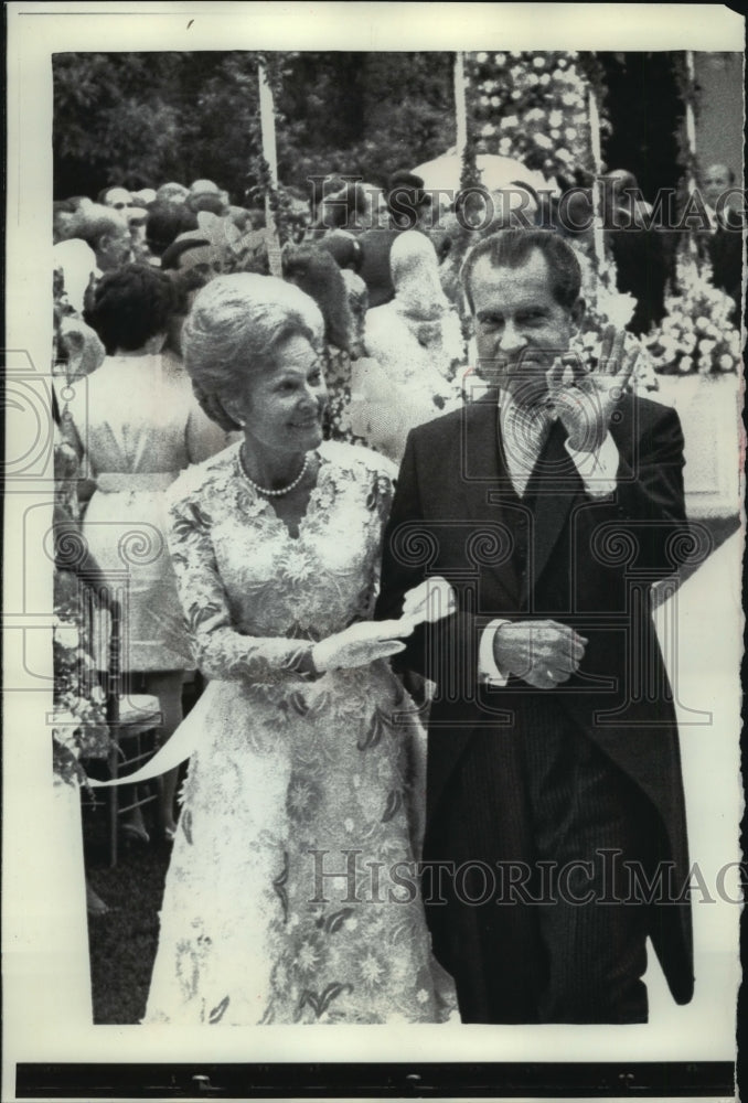 1971 Press Photo President Nixon with his wife at his daughter&#39;s wedding - Historic Images
