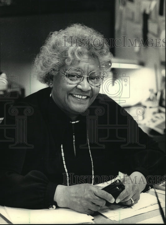 1987 Press Photo Social Work Services Supervisor I. Lorraine Davis - mja91816 - Historic Images
