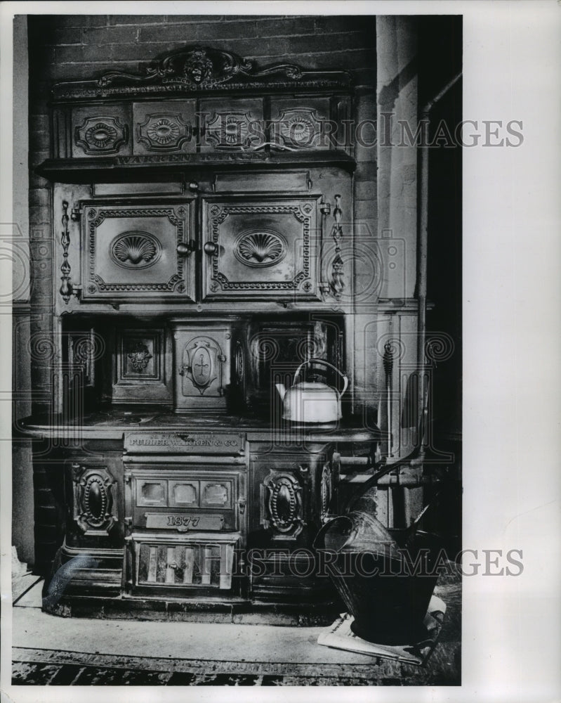 1963 Press Photo 1877-Model Built-In Stove, Milwaukee Public Museum - mja91866-Historic Images