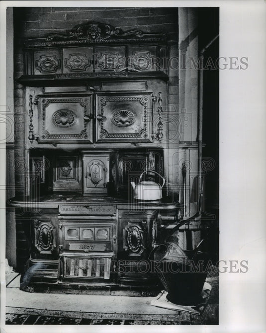 1963 Press Photo 1877-Model Built-In Stove, Milwaukee Public Museum - mja91866-Historic Images