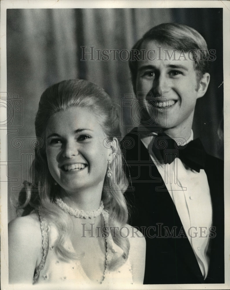 1971 Press Photo Tricia Nixon and her fiance, Edward Finch Cox, prepare wedding-Historic Images