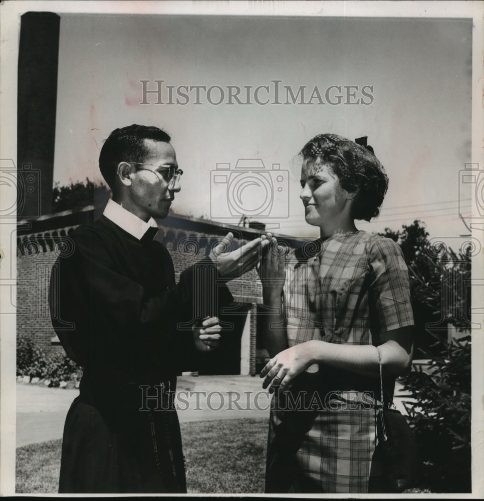 1963 Press Photo Father Abrahim Costa use sign language to speak to Mrs. Klecot. - Historic Images