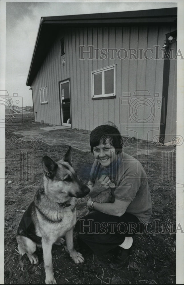 1978 Press Photo Phyllis Cook at Washington County Humane Society, Wisconsin - Historic Images