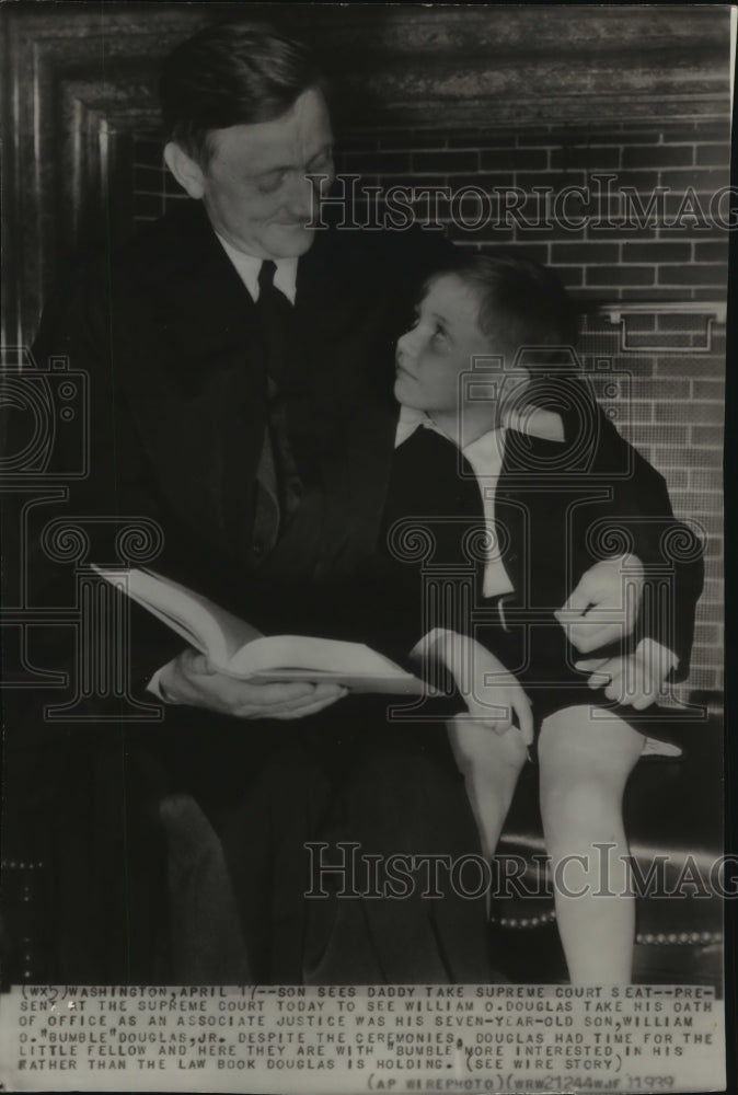 1939 Press Photo William O. Dougles will take his oath with his son observing - Historic Images