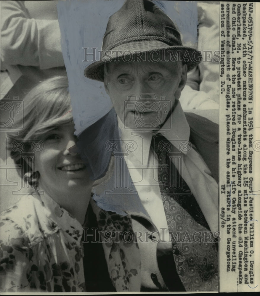 1977 Press Photo retired Supreme Court Justice William O. Douglas and wife Cathy-Historic Images