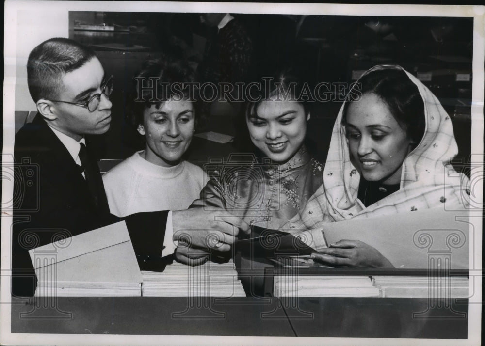 1963 Press Photo Students of the Library School of the University of Wisconsin. - Historic Images