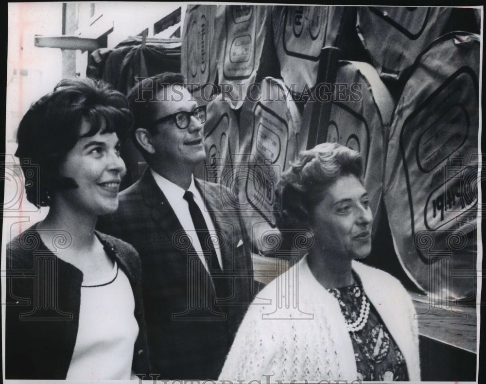 1965 Press Photo Journalism teachers and advisers visited The Milwaukee Journal.-Historic Images