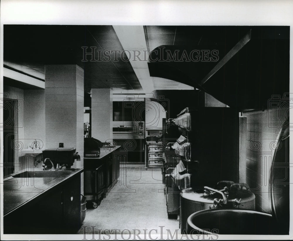 1968 Press Photo Milwaukee Journal cafeteria, Wisconsin - mja92214-Historic Images