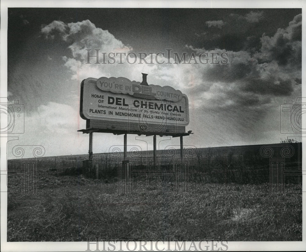 1973 Press Photo Del Chemical Corp sign at Washington-Waukesha county line. - Historic Images