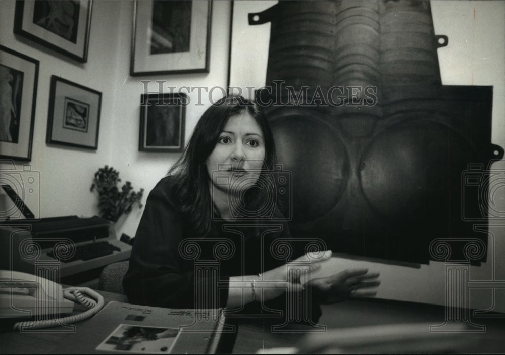 1993 Press Photo Christina Nosti in her Office at the Cuban Museum - mja92317 - Historic Images