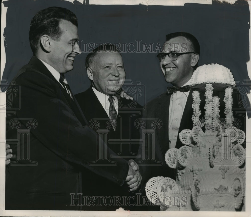 1954 Press Photo Glenn Davis with Arthur E. Summerfield and Donald E. Tewes - Historic Images