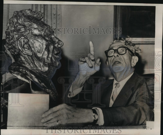 1966 Press Photo Illinois Senator Everet Dirksen Recreates His Statue'Expression - Historic Images