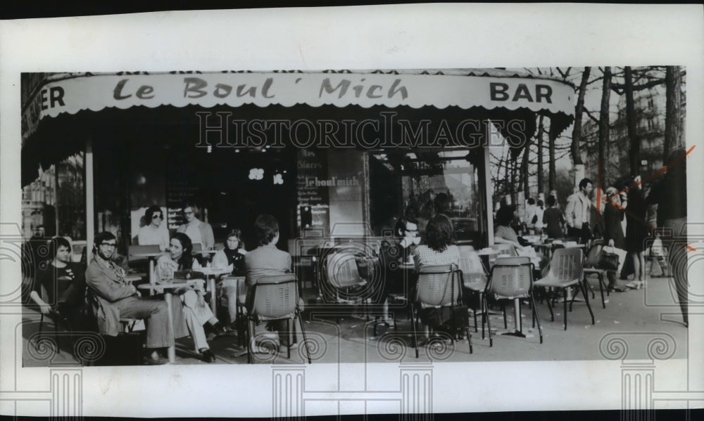 1975 Press Photo Le Boul Mich, Outdoor cafe in Paris, France - mja92685 - Historic Images