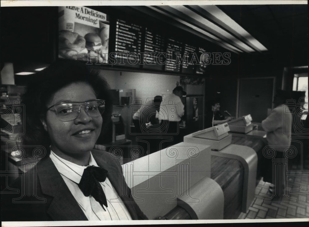 1992 Press Photo Valerie Daniels-Carter owns 15 Burger King franchises.-Historic Images