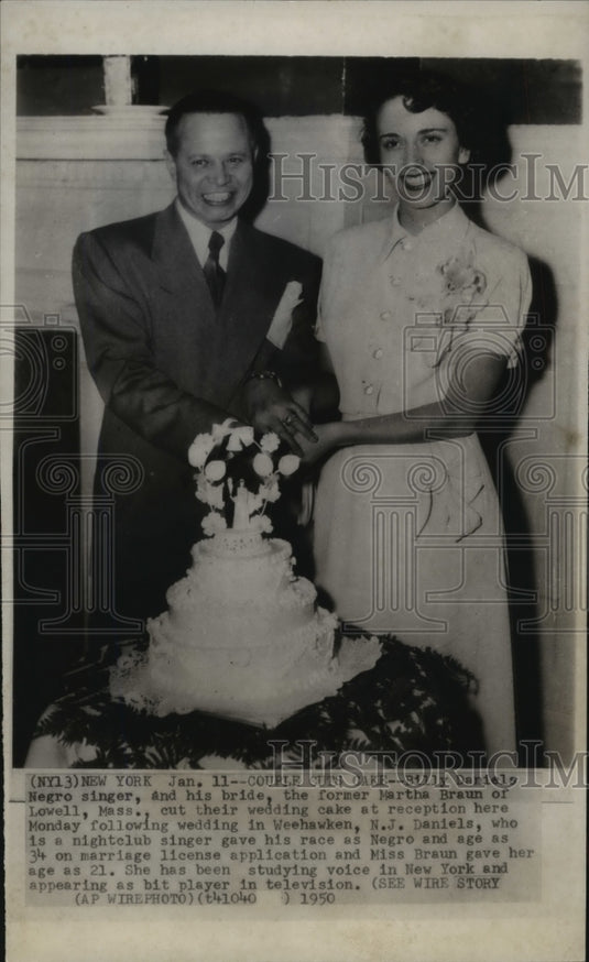 1950 Press Photo Singer Billy Daniels & his new wife Martha Braun in New Jersey - Historic Images