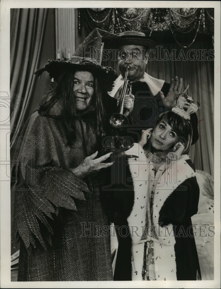 1968 Press Photo Jane Powell, Actress with two actors - Historic Images